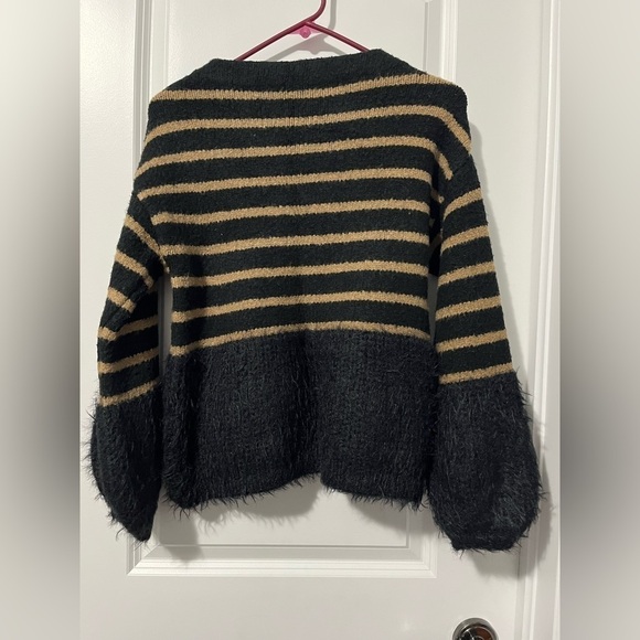 Thick  Knit Fuzzy Sweater - Picture 2 of 4